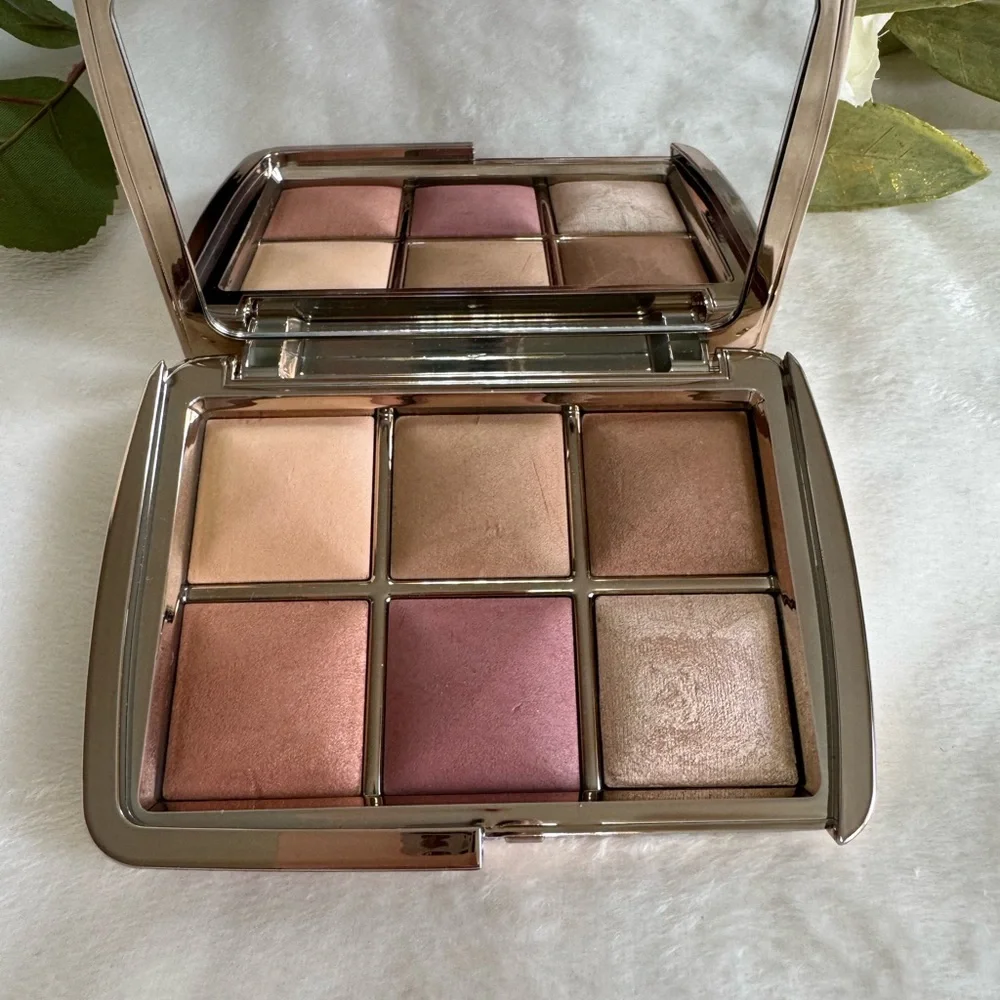 Hourglass Radiant Blush Palette - Pink and Brown Tones - Picture 1 of 7